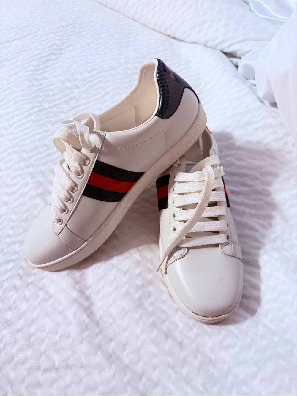 Women's White Sneakers with Green and Red Stripe